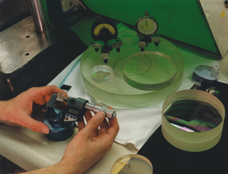 Dimensional inspection of a precision optic at IRD Glass